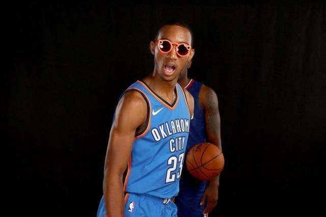 克内克特35分布朗尼4分2篮板 湖人险胜太阳